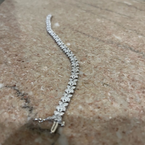 Elegant Silver Floral Bracelet - Picture 2 of 3